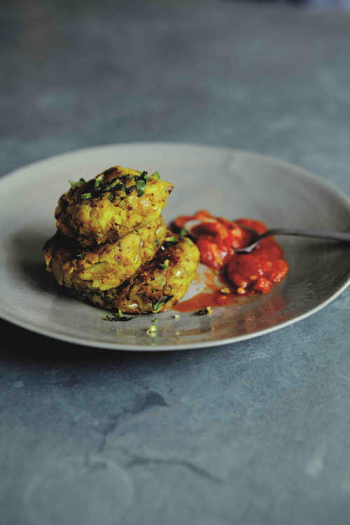 Aloo Tikki &ndash; Potato Fritters with Sizzled Tomatoes 