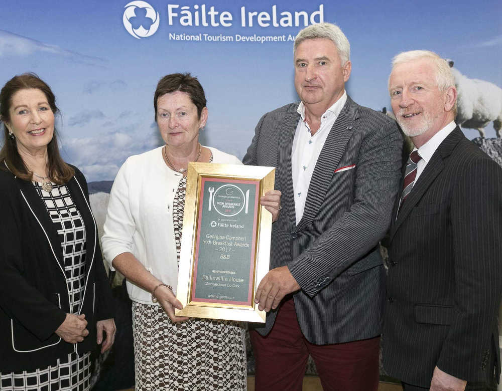 Pat and Miriam Mulcahy receiving award
